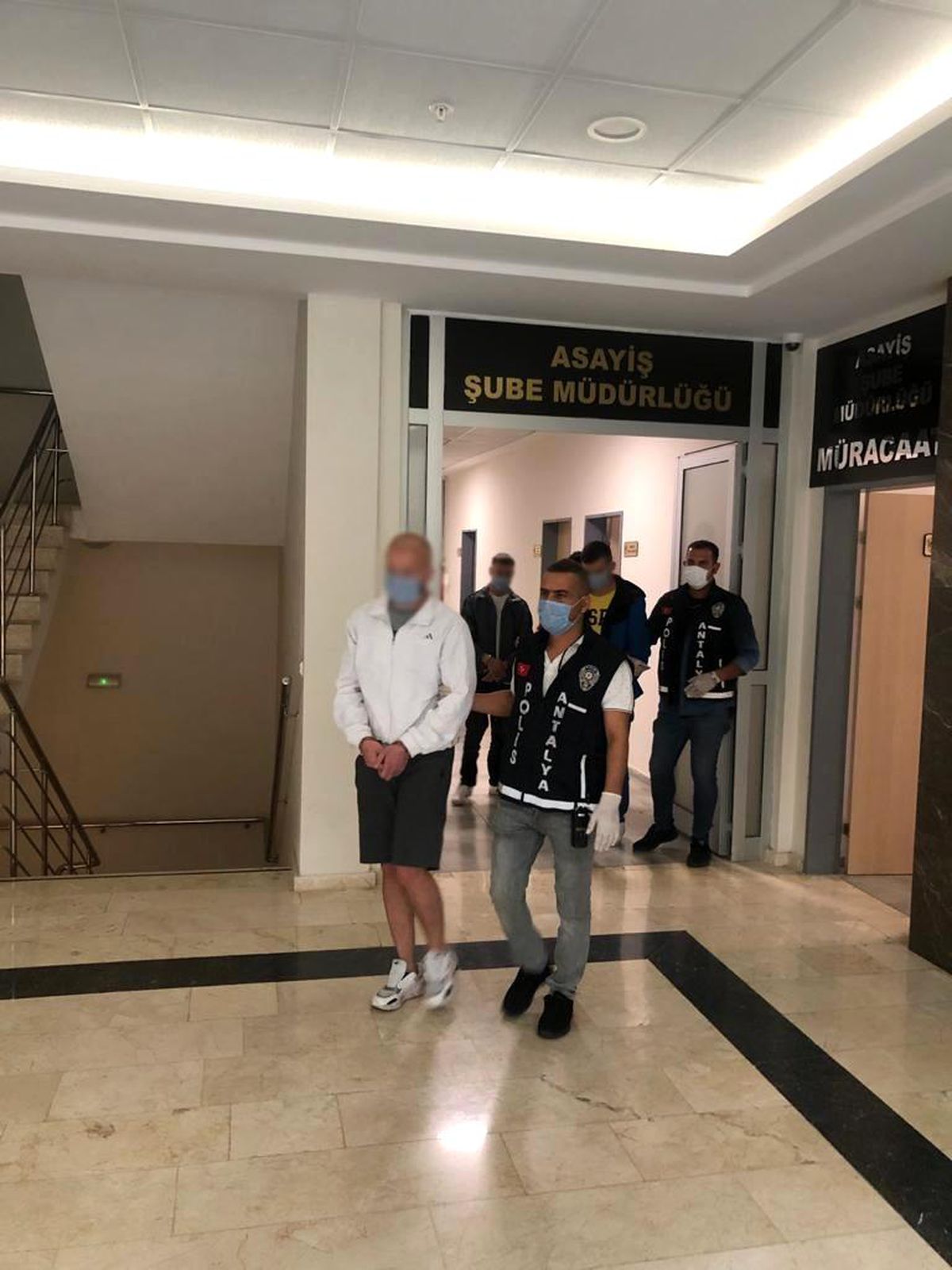 Kiraladıkları aracı sahte plaka ile satıp, sonra da çalan 3 şüpheli tutuklandı