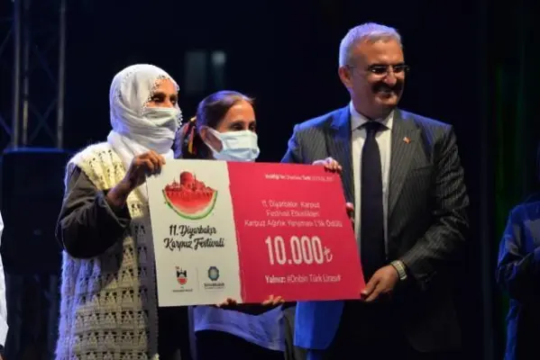 Kuraklık karpuzu da vurdu! Bu senenin karpuz şampiyonu, geçen yılın gerisinde kaldı Kuraklık karpuzu da vurdu! Bu senenin karpuz şampiyonu, geçen yılın gerisinde kaldı