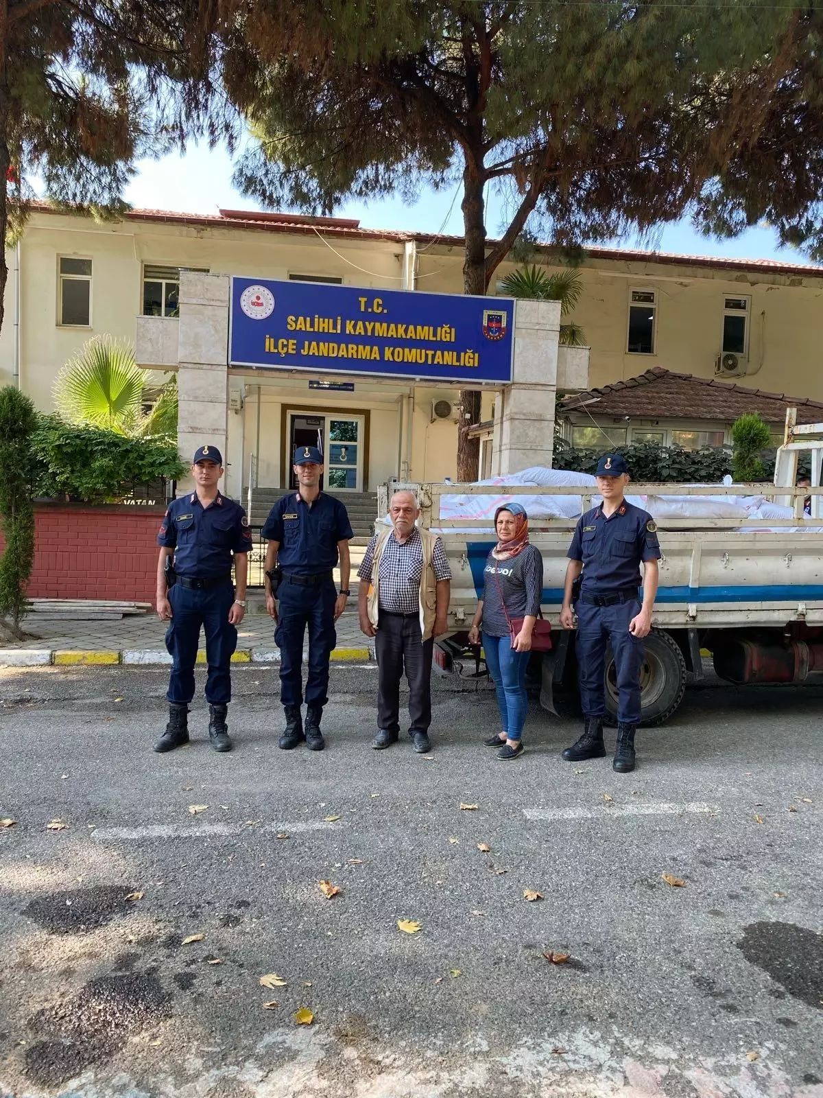 Manisa\'da üzüm üreticilerini dolandırdığı öne sürülen şüpheliler aranıyor