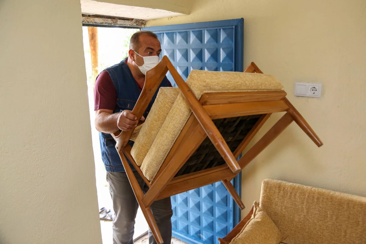 Meram Belediyesi, 2. el ev eşyalarını evlerinden alarak, ihtiyaç sahibi ailelere ulaştırıyor