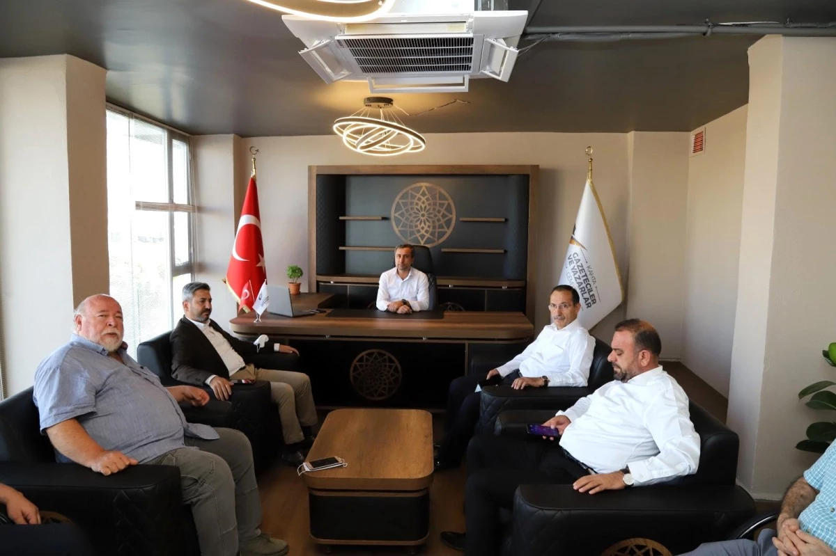 Milletvekili Aydın Kahta\'da gazetecilerle bir araya geldi