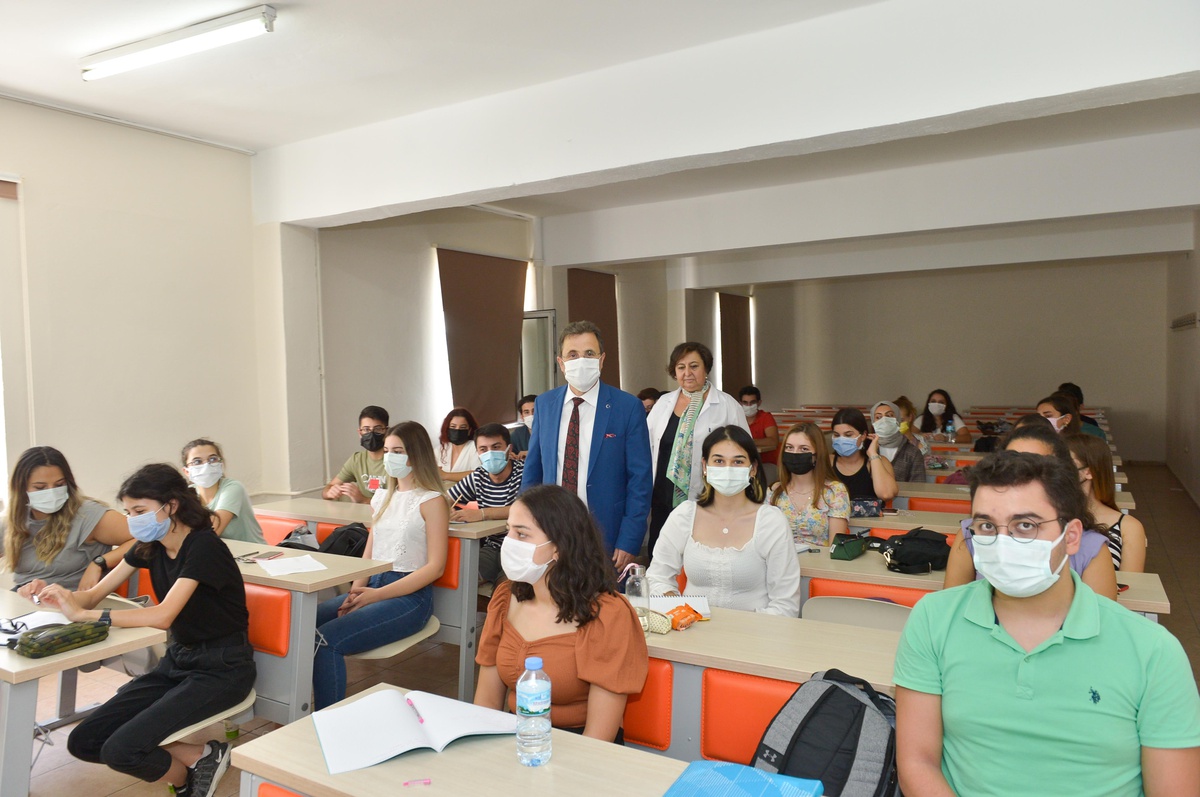 MSKÜ Diş Hekimliği Fakültesinde ilk ders heyecanı yaşandı