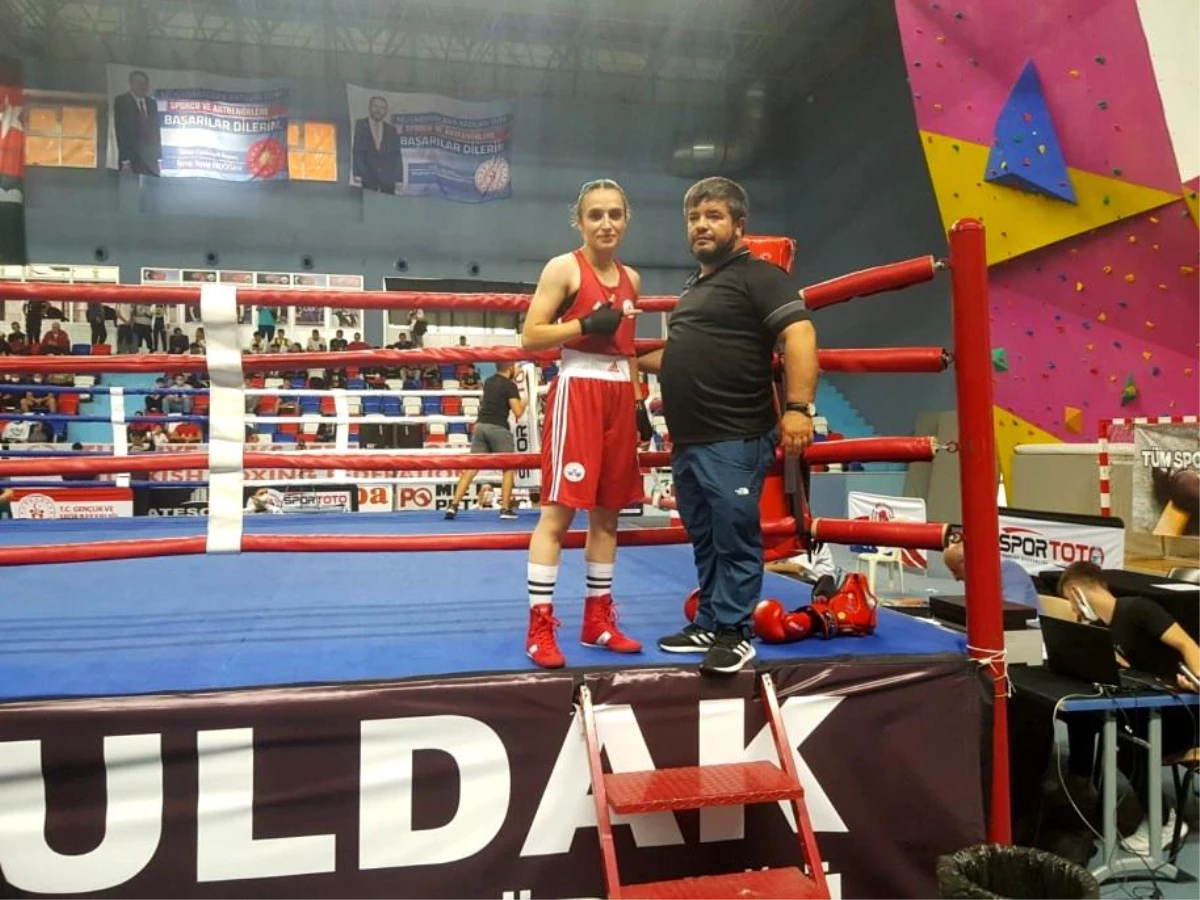 Nuri Eroğlu Büyük Erkekler ve Büyük Kadınlar Türkiye Ferdi Boks Şampiyonası\'nda Elazığ rüzgarı