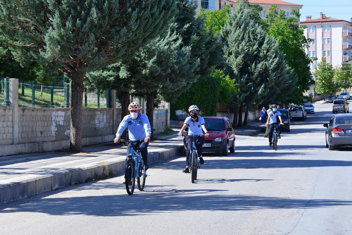 Pedallar, hareketli ve dinamik bir hayat için çevrildi