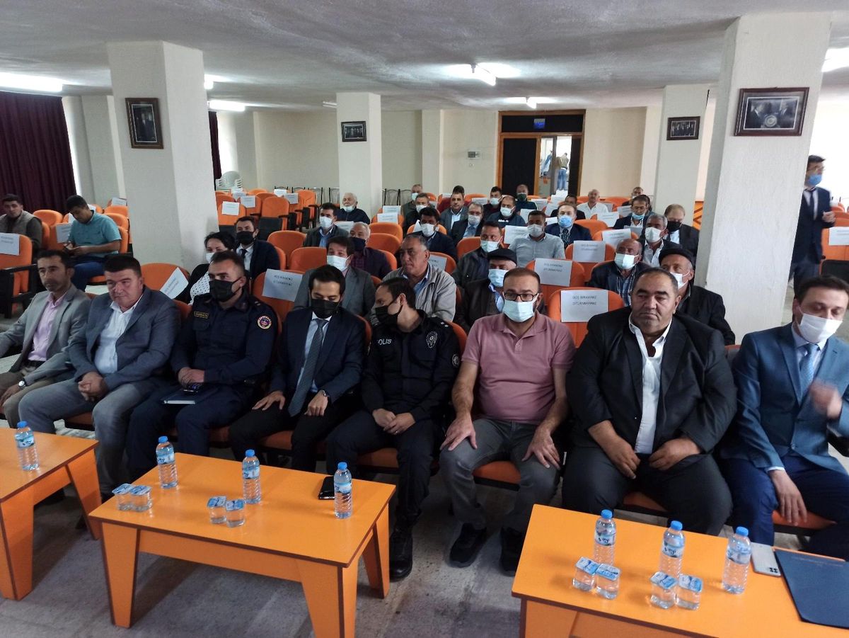 Şuhut\'ta muhtarlar ve daire amirleri bir araya geldi