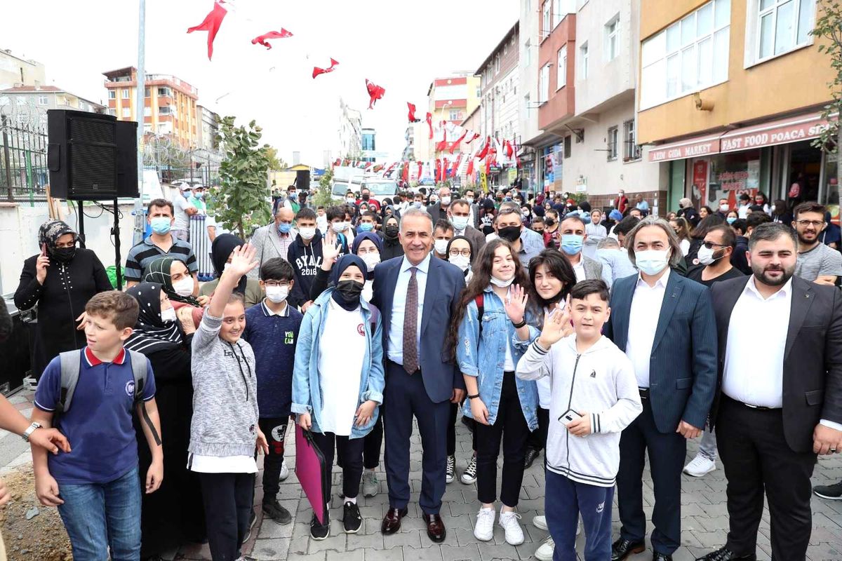 Sultançiftliği Mahallesi\'nde Ağaç Dikim Şenliği
