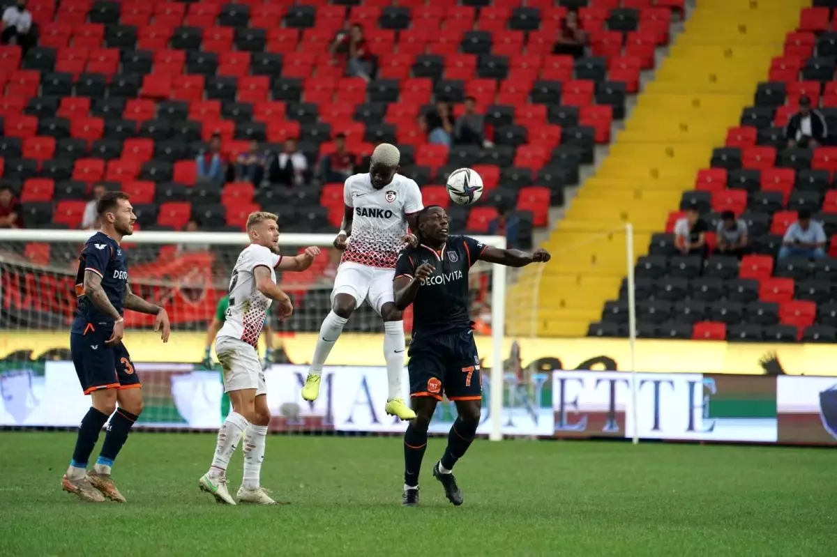 Süper Lig: Gaziantep FK: 1 Başakşehir: 0 (İlk yarı)