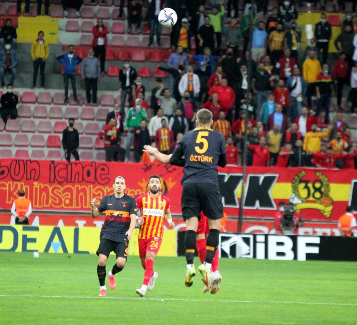 Süper Lig: Kayserispor: 2 - Galatasaray: 0 (İlk yarı)