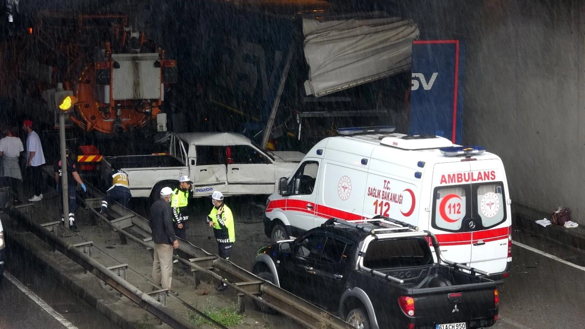 Trabzon\'da 7 araçlı zincirleme trafik kazası: 3 yaralı