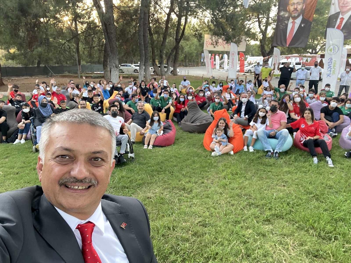 Vali Yazıcı, başarılı sporcularla buluştu: " Milletimizin gurur kaynağı oluyorsunuz"