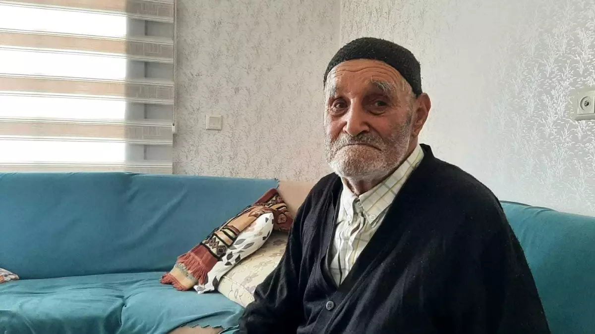 107 yaşındaki Osman dede 40 yıl önce evi terk eden oğlunu arıyor