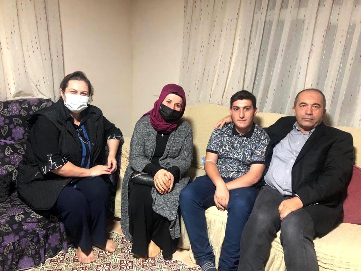 AK Parti Karabük teşkilatından 15 yaşındaki Berat\'a yardım eli