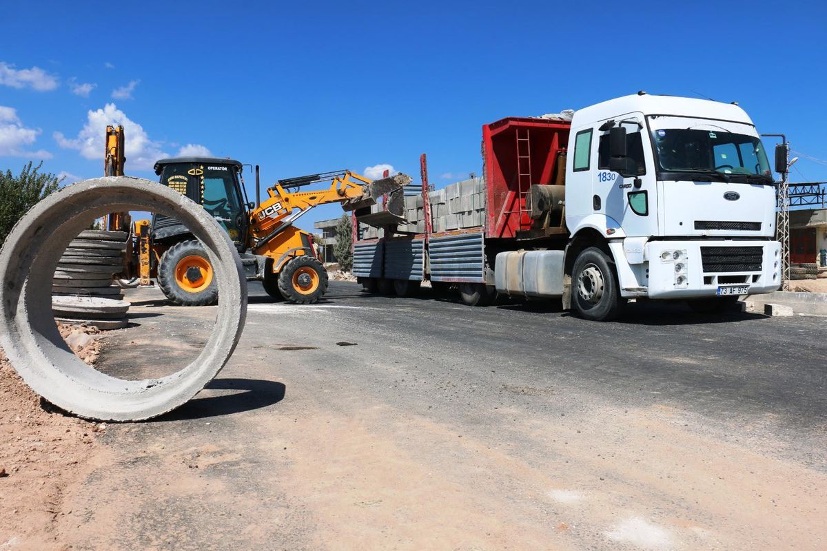 Akçakale-Şanlıurfa yolu aydınlanıyor