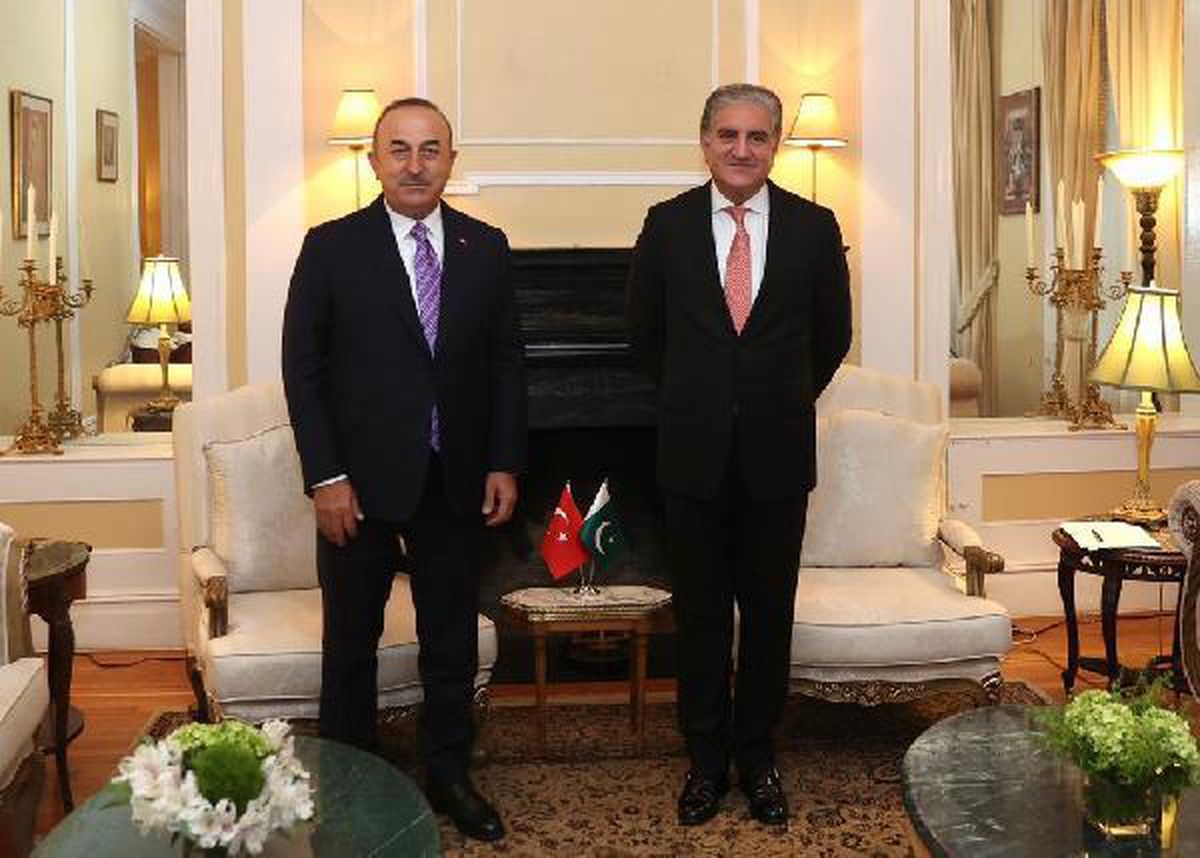 Bakan Çavuşoğlu, Pakistan Dışişleri Bakanı ile görüştü