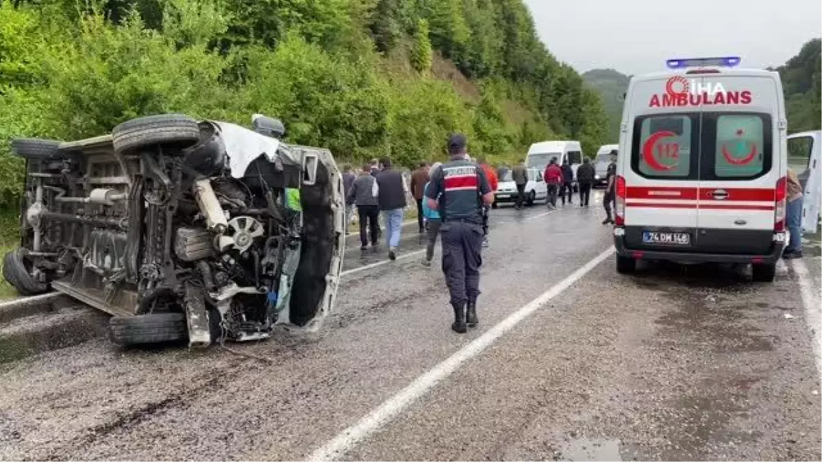 Bartın\'da işçi servisi devrildi: 11 yaralı