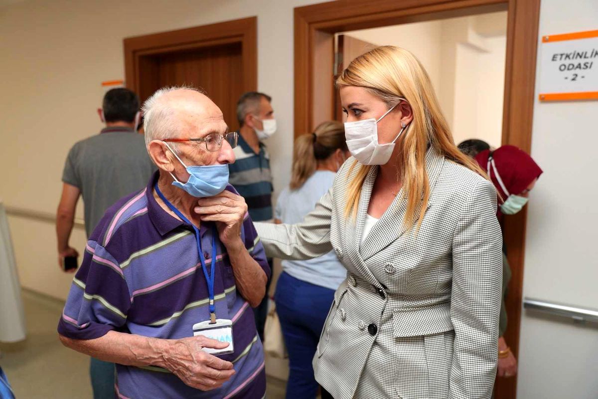 Başkan Doğan, Denizli\'nin ilk Alzheimer Yaşam Merkezi sakinlerini ziyaret etti