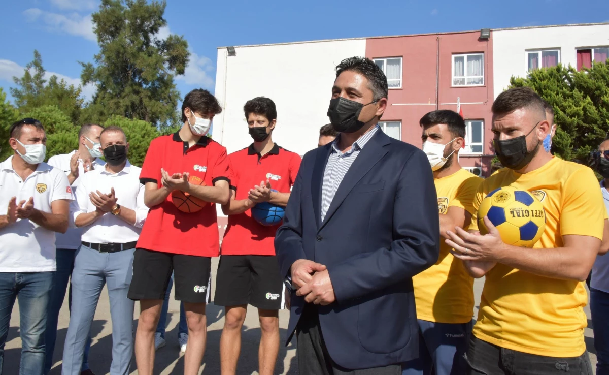 Başkan Serkan Acar\'dan Öğrencilere Spor Sürprizi