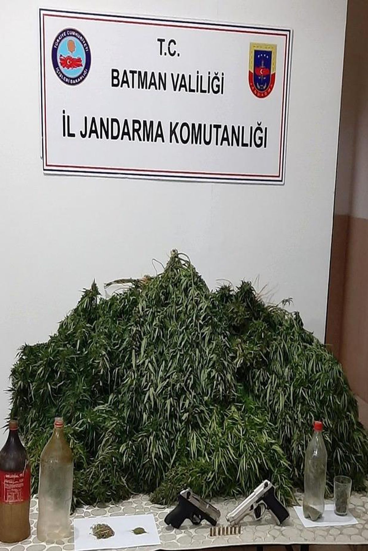 Son dakika haberleri: Batman\'da uyuşturucu ve silah ele geçirildi
