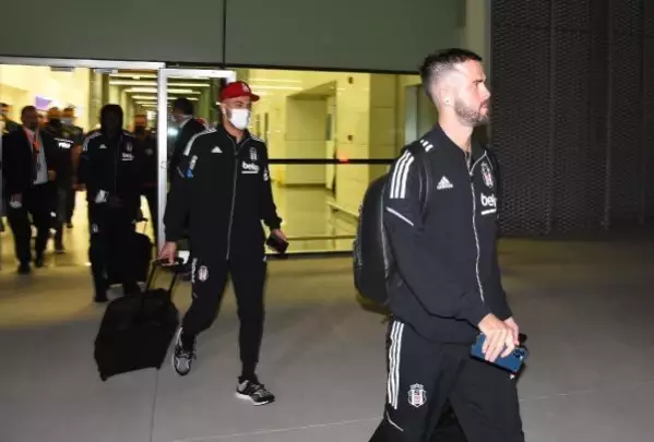 Beşiktaş 16 kişilik kadrosuyla İzmir'de Beşiktaş 16 kişilik kadrosuyla İzmir'de