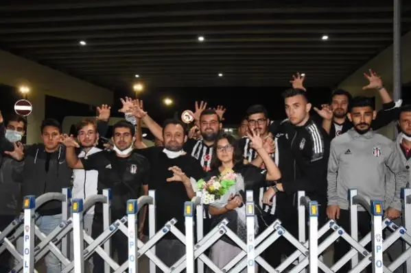 Beşiktaş 16 kişilik kadrosuyla İzmir'de Beşiktaş 16 kişilik kadrosuyla İzmir'de