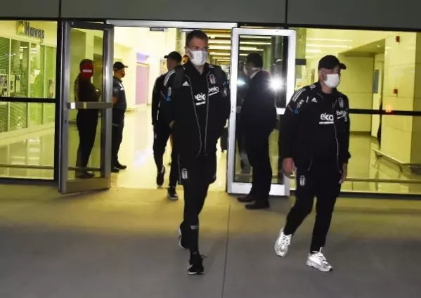 Beşiktaş 16 kişilik kadrosuyla İzmir'de Beşiktaş 16 kişilik kadrosuyla İzmir'de