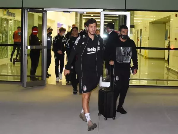 Beşiktaş 16 kişilik kadrosuyla İzmir'de Beşiktaş 16 kişilik kadrosuyla İzmir'de