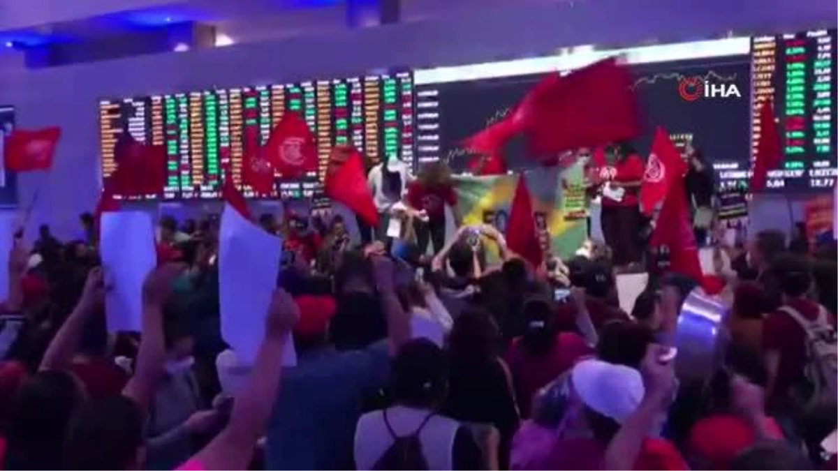Brezilya\'da Evsiz İşçiler Hareketi Sao Paulo Borsası\'nı bastı