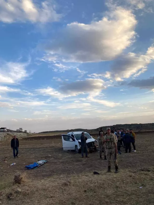 Kontrolden çıkan araç tarlaya uçtu: 1 ölü, 3 yaralı Kontrolden çıkan araç tarlaya uçtu: 1 ölü, 3 yaralı