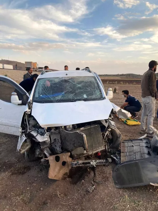 Kontrolden çıkan araç tarlaya uçtu: 1 ölü, 3 yaralı