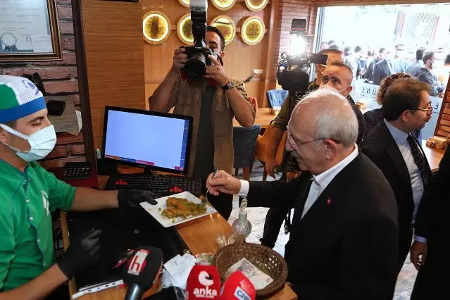 CHP Genel Başkanı Kılıçdaroğlu, Rize'de esnafı ziyaret etti CHP Genel Başkanı Kılıçdaroğlu, Rize'de esnafı ziyaret etti