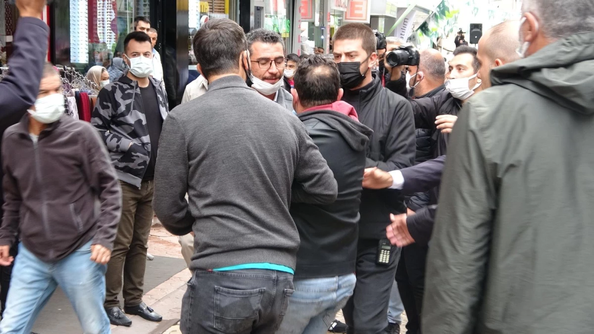 Davutoğlu\'nun Sivas ziyaretinde arbede