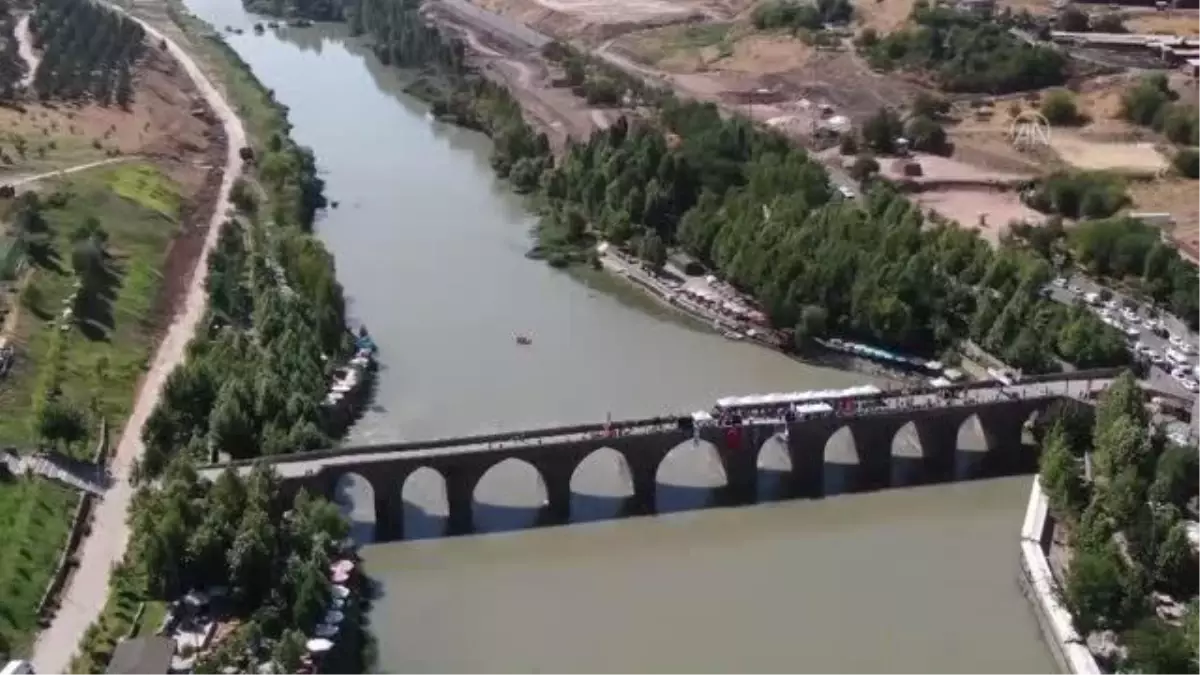 DİYARBAKIR - Dicle Nehri\'nde rafting heyecanı