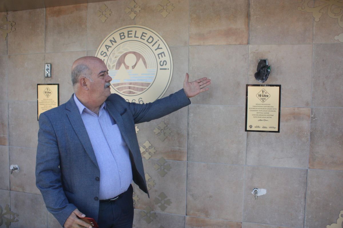 Edirne\'de akarından elde edilen geliri burs olacak dağıtılacak çeşmeye zarar verildi
