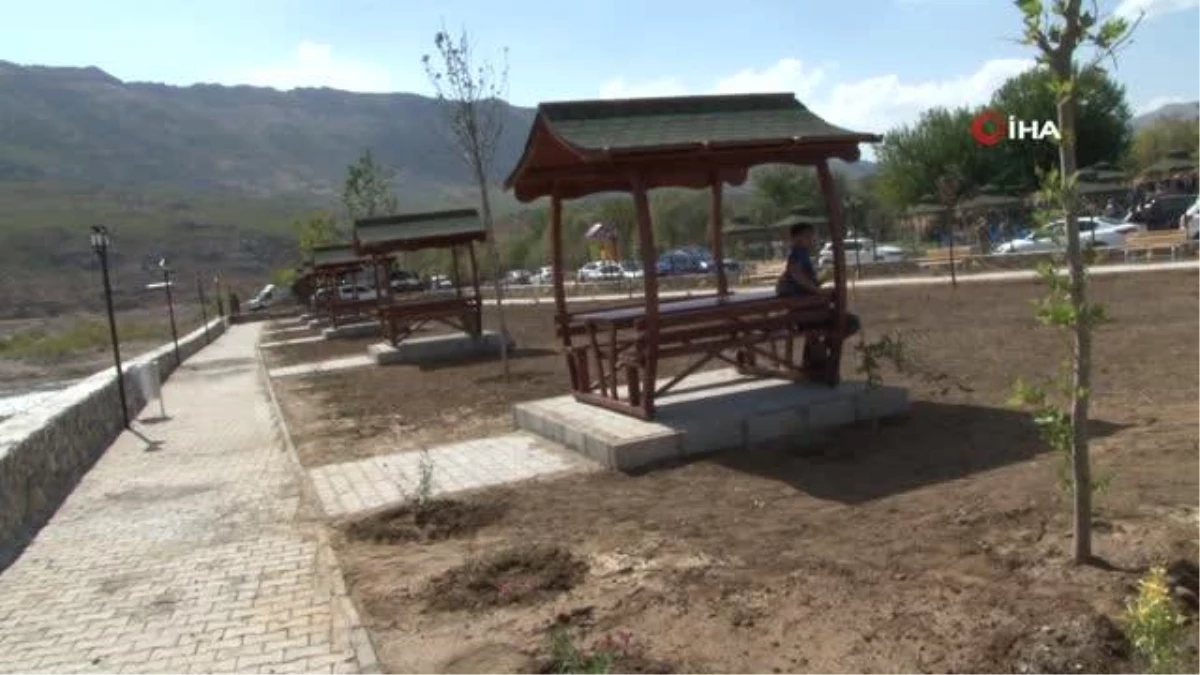 Elazığ\'da belde belediyesi vatandaşlar için Millet Bahçesi yaptı, iki vali açılışa katıldı