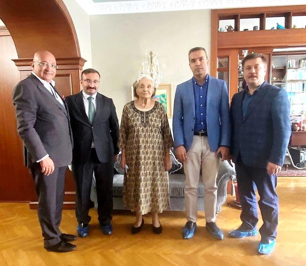 Emet heyetinden yazar Gülten Dayıoğlu\'na taziye ziyareti
