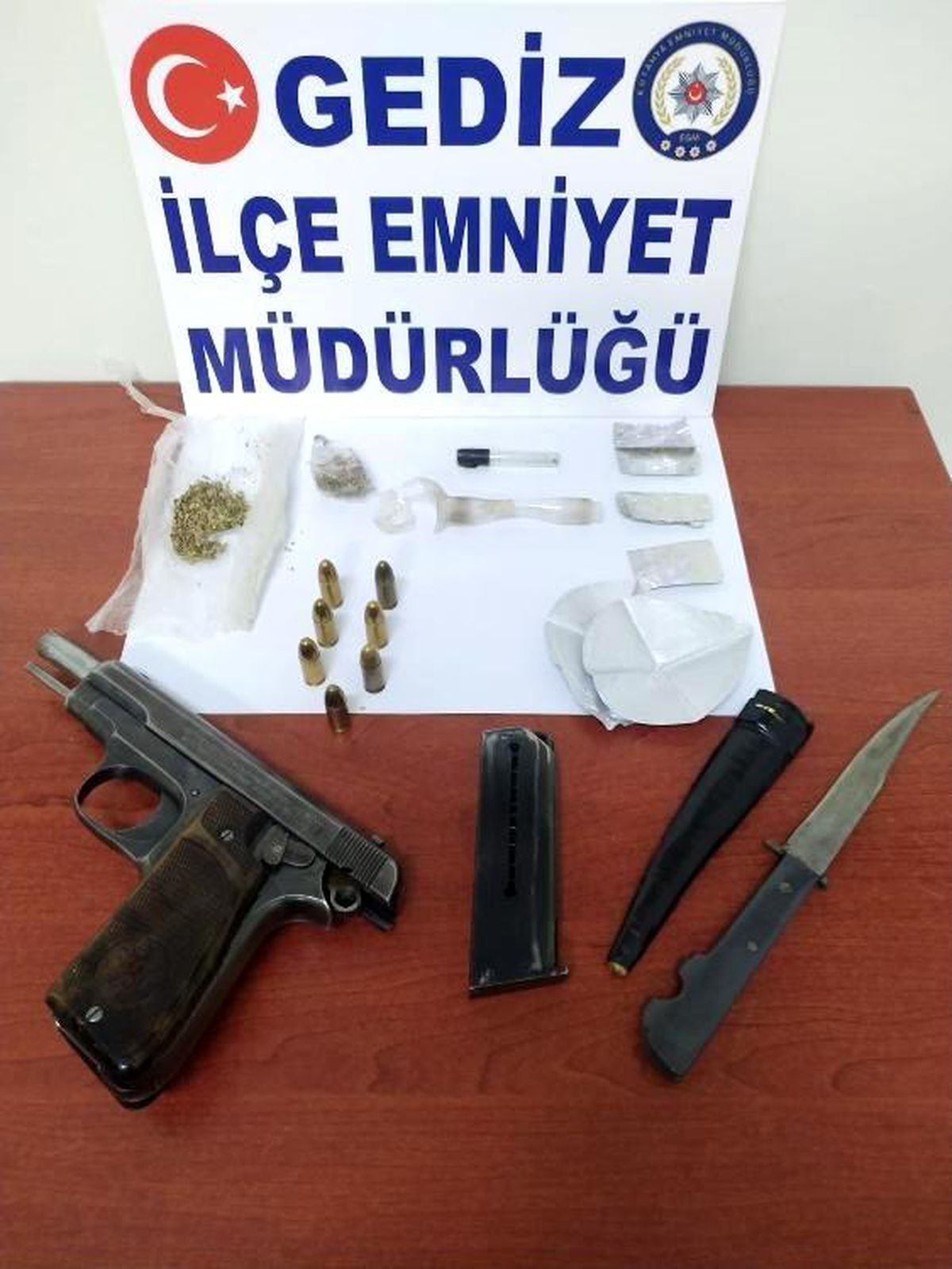 Gediz\'de araçta uyuşturucu ele geçirildi