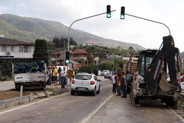 Zincirleme trafik kazasında 5 kişi yaralandı Zincirleme trafik kazasında 5 kişi yaralandı