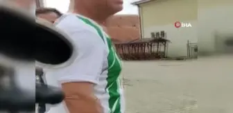 Hayvanlarla ilgilemek yerine voleybol maçı yapınca görevden alındı