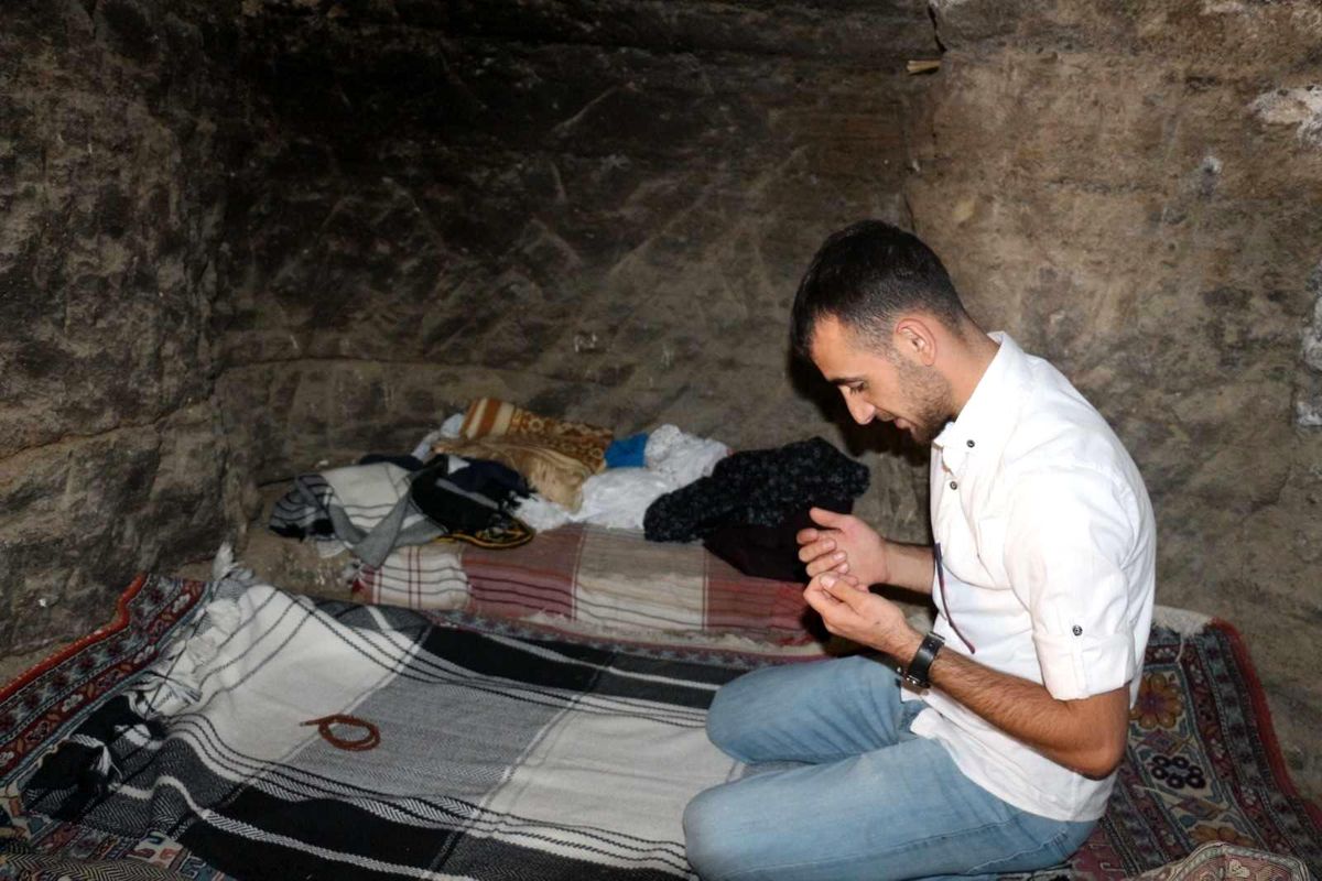 Hüseyin Dede Türbesine ziyaretçi akını