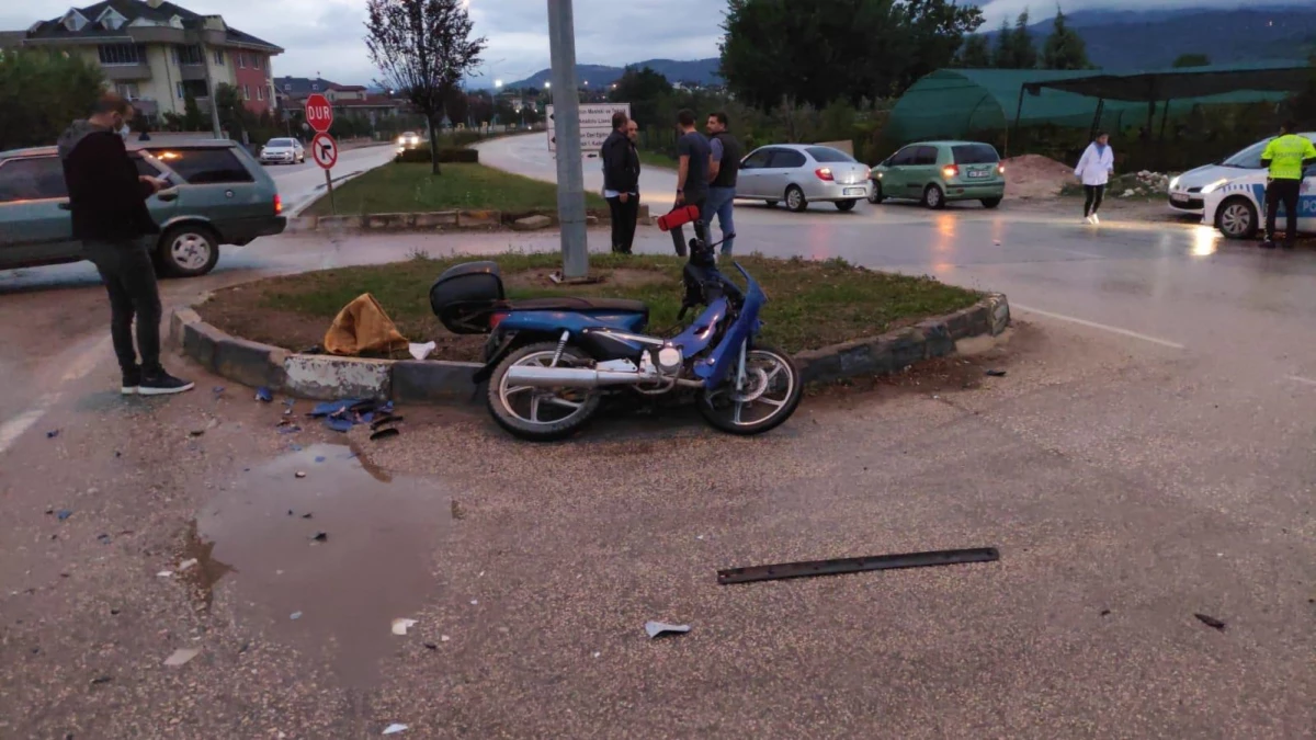 İnegöl\'de meydana gelen kazada motosiklet sürücüsü yaralandı