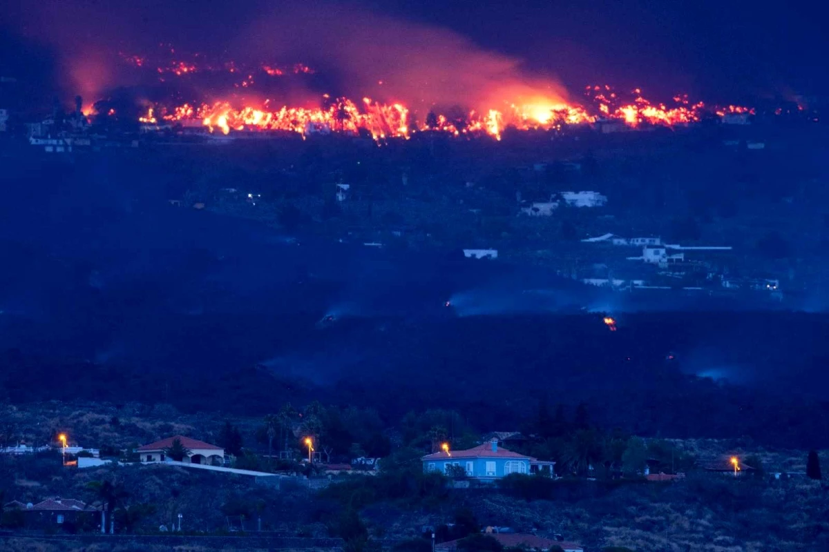 Kanarya Adaları\'ndaki yanardağ felaketinde 350 ev yıkıldı