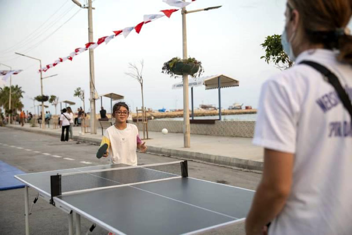 Karaduvar\'da Cadde Trafiğe Kapandı, Gençler Spor Yaptı