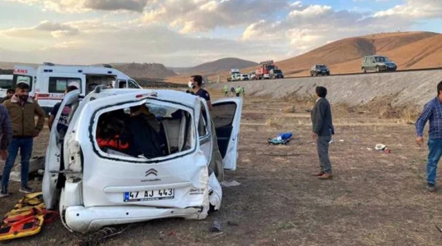 Kontrolden çıkan araç tarlaya uçtu: 1 ölü, 3 yaralı Kontrolden çıkan araç tarlaya uçtu: 1 ölü, 3 yaralı