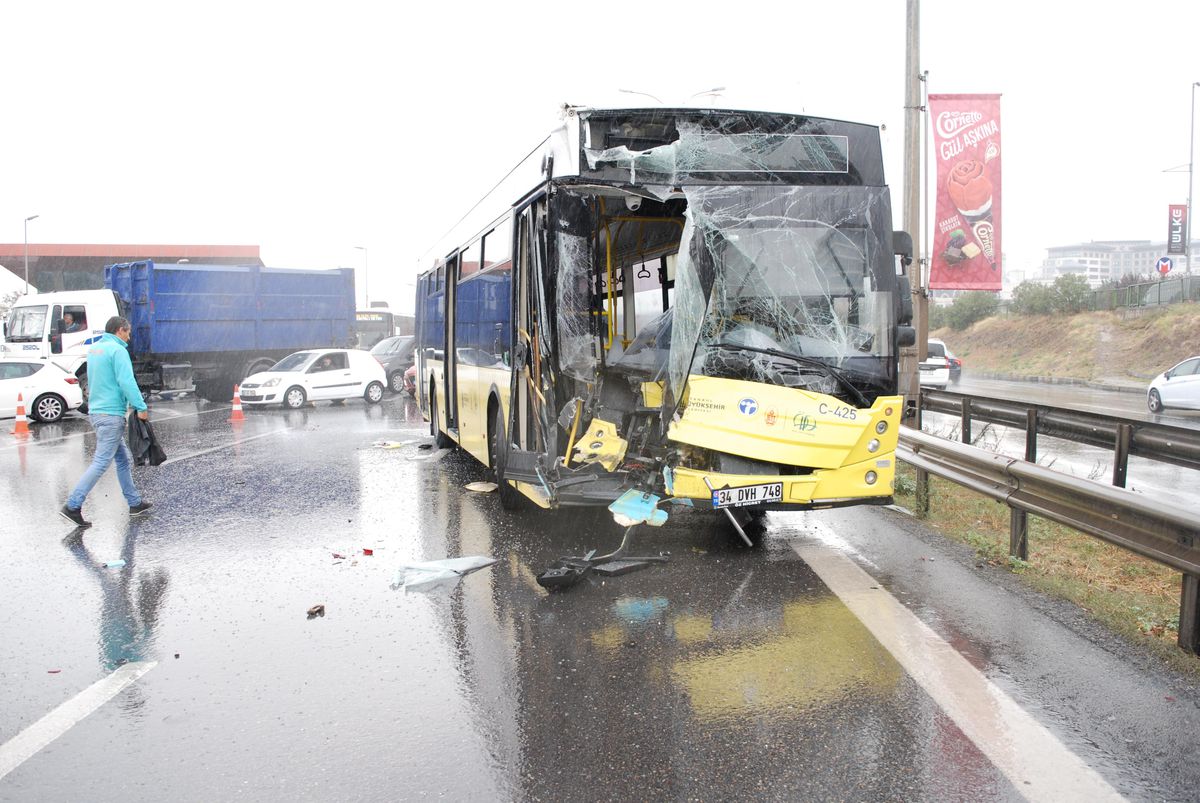 Maltepe\'deki trafik kazasında 1 kişi yaralandı