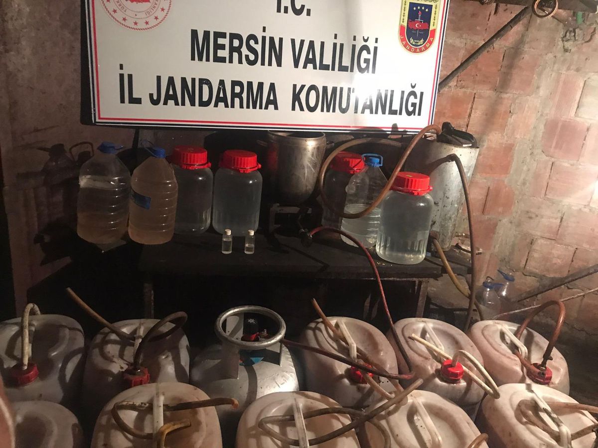 Mersin\'de 336 litre sahte içki ele geçirildi