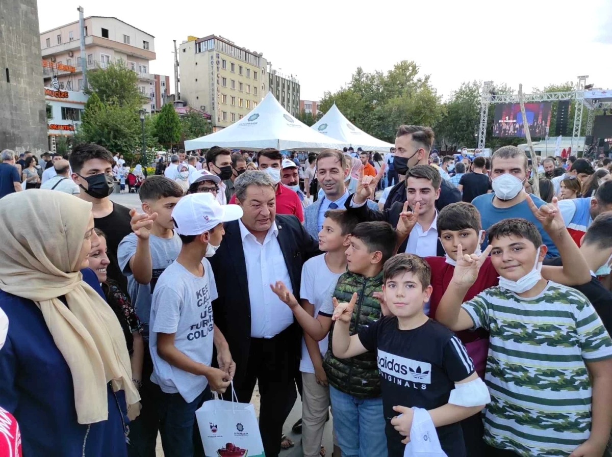 MHP Malatya Milletvekili Fendoğlu, Diyarbakır\'da karpuz festivaline katıldı