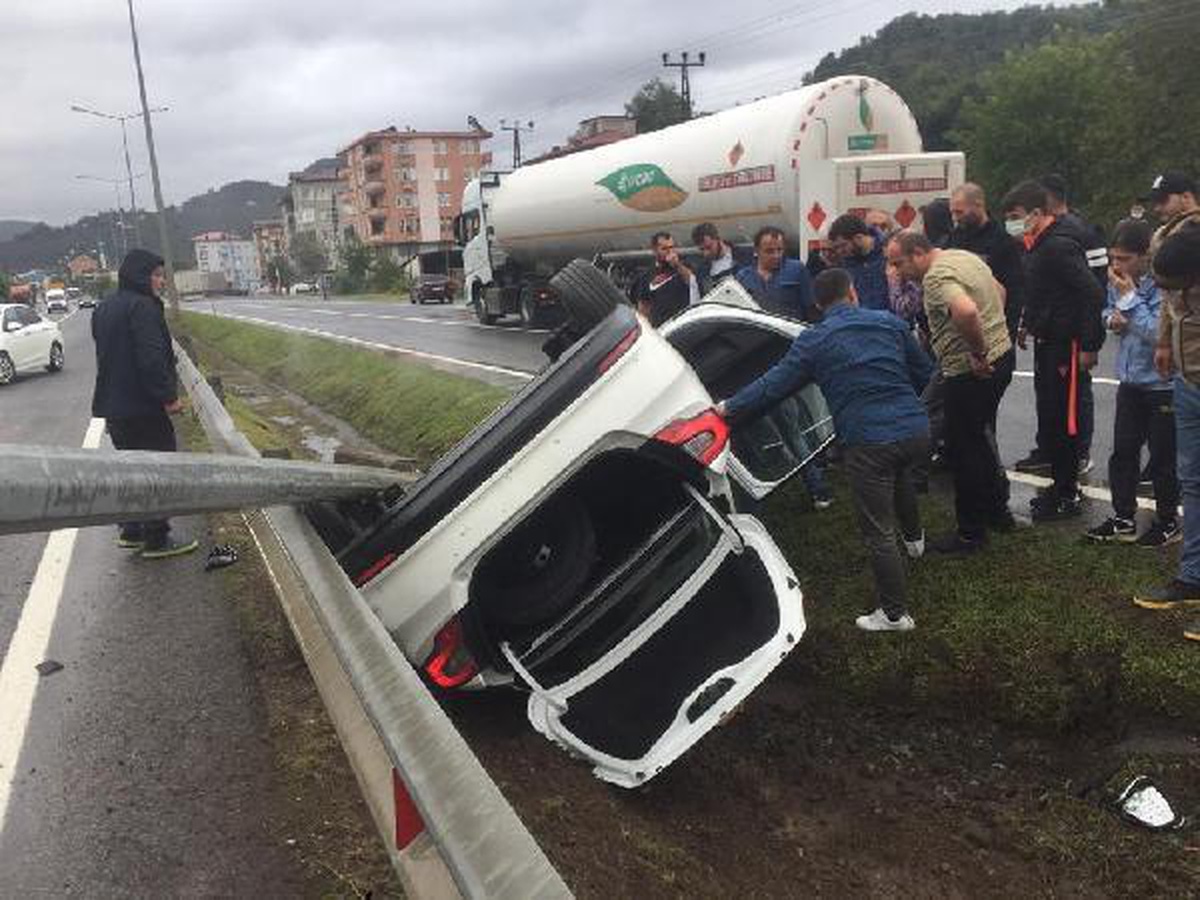 Otomobil takla attı; kaymakam ve şoförü yaralandı