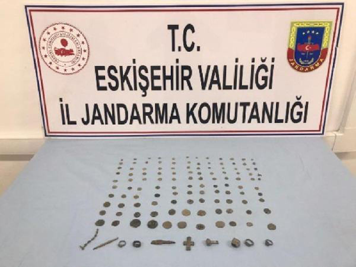 Otomobilde 125 tarihi eserle yakalanan 4 şüpheliye gözaltı