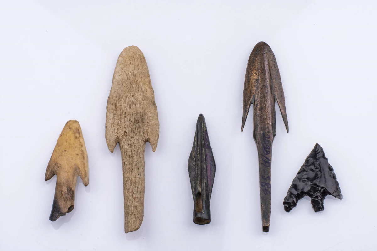 Pulur Sakyol Höyüğü\'nde bulunan "ok uçları" 5 bin yıllık tarihe ışık tutuyor