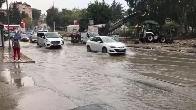 Sağanak hayatı olumsuz etkiledi (2) Sağanak hayatı olumsuz etkiledi (2)